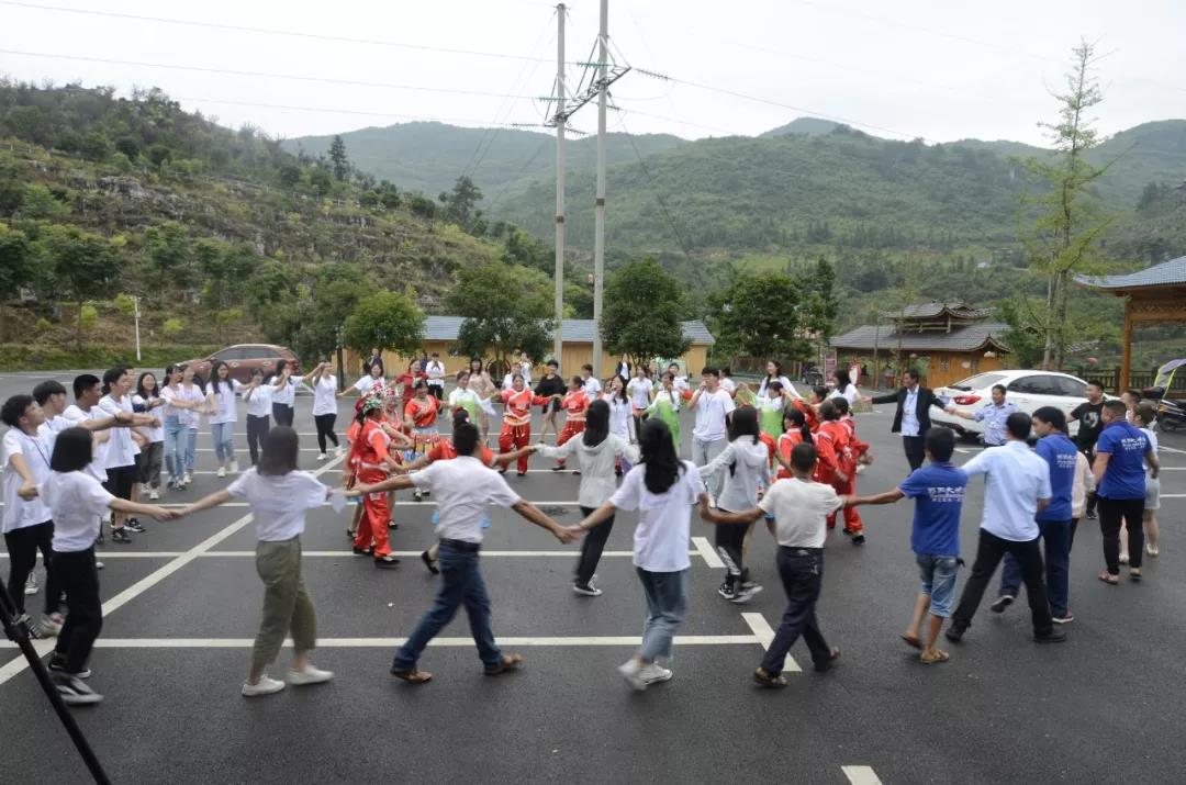 湖南旅游開發(fā)公司,懷化旅游開發(fā)公司,懷化峽谷探幽,懷化石林花山植物園 湖南旅游開發(fā)公司,懷化旅游開發(fā)公司,懷化峽谷探幽,懷化石林花山植物園